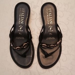 NEW - Italian Shoemakers Black Womens Sandals